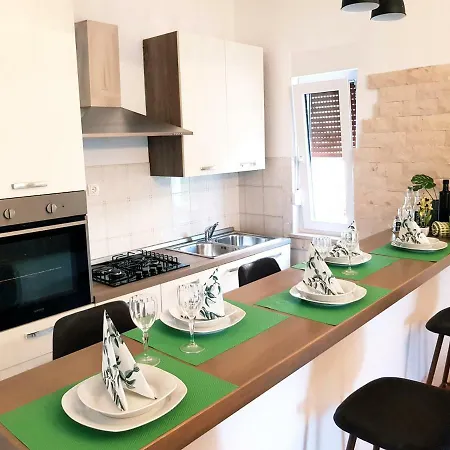 Apartament Olive Garden 1 *